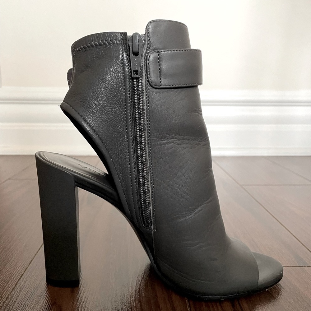 Vince Grey open toe shoes